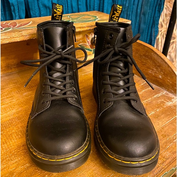 Dr. Martens Big Kid Combat Boots - Picture 2 of 10